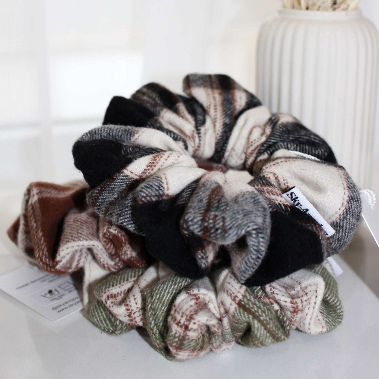 Cosy Fall Plaid Scrunchie - Black - Classic